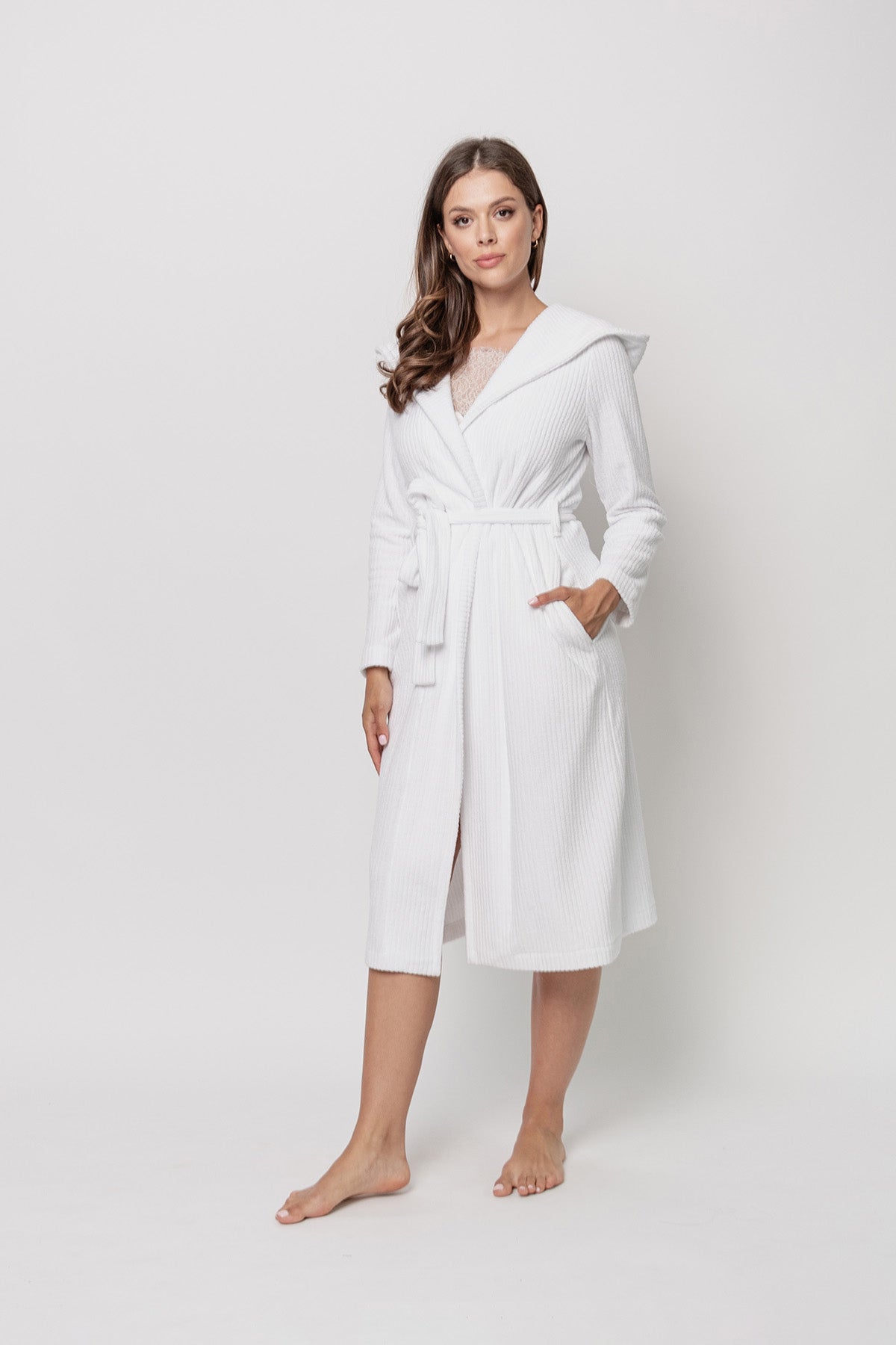 calma-szlafrok-frotte-z-kapturem-bialy-na-saune.jpg