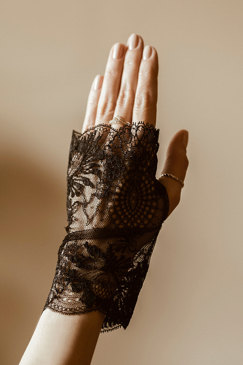 koronkowe-czarne-mitenki-rekawiczki-eleganckie-na-specjalne-okazje_3ba1f883-c2d8-448c-be4d-aa6ccaf2c791.jpg