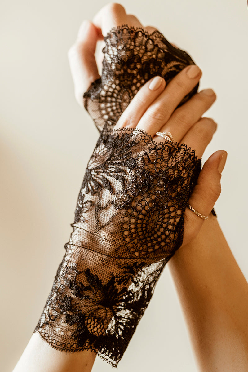 koronkowe-czarne-mitenki-zmyslowy-akcent-do-bielizny-nocnej_0e6df2bb-f17d-4dc1-9728-4bf8cffc30c6.jpg