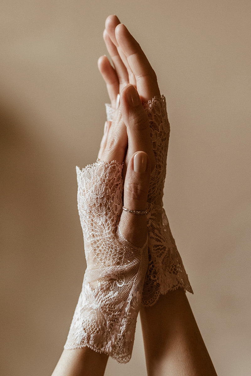 koronkowe-jasny-roz-rekawiczki-damskie-na-specjalne-okazje.jpg