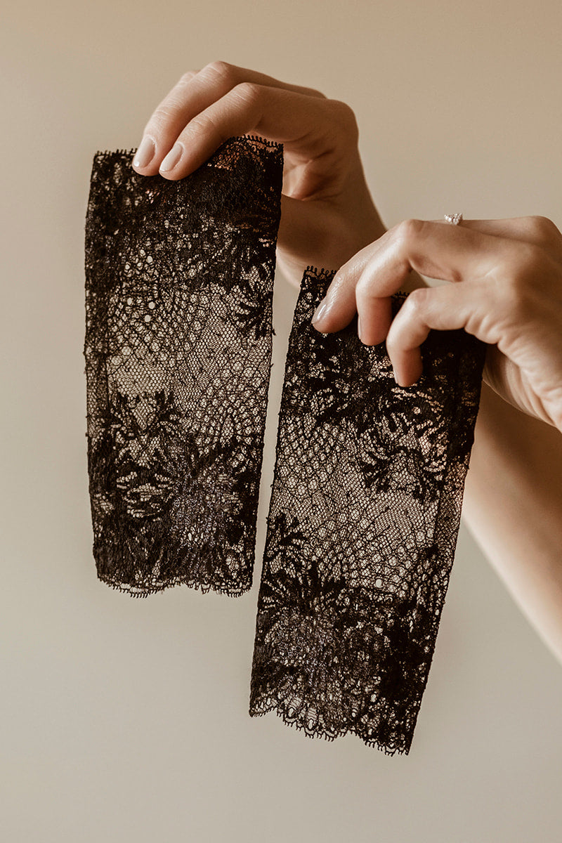 koronkowe-mitenki-czarne-subtelny-i-kobiecy-dodatek-na-specjalne-okazje_b56f850c-f419-4cdd-88a9-d7ecff70e1f8.jpg