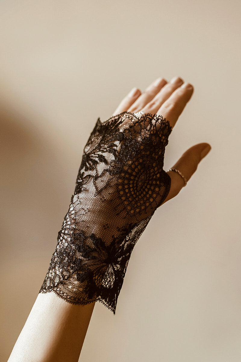 koronkowe-mitenki-z-delikatnej-czarnej-koronki-do-sukienki_a971cb4d-2500-4077-b021-fa60161ff4a9.jpg