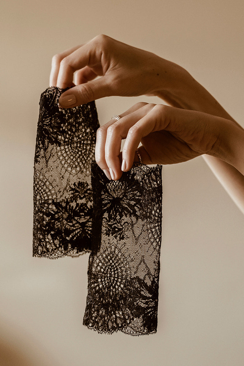 koronkowe-rekawiczki-mitenki-czarne-zmyslowy-dodatek-do-stylizacji_a0363650-3c9d-410d-a446-f073a39138db.jpg