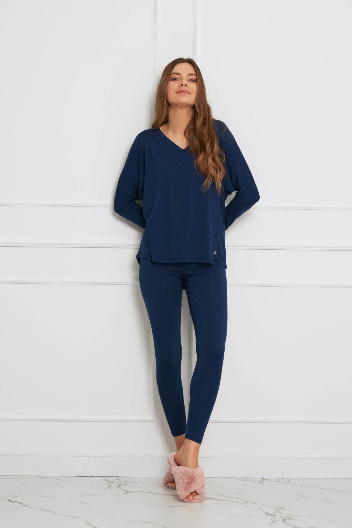 loungewear-komplet-z-legginsami-w-kolorze-granatowym-z-wiskozy.jpg