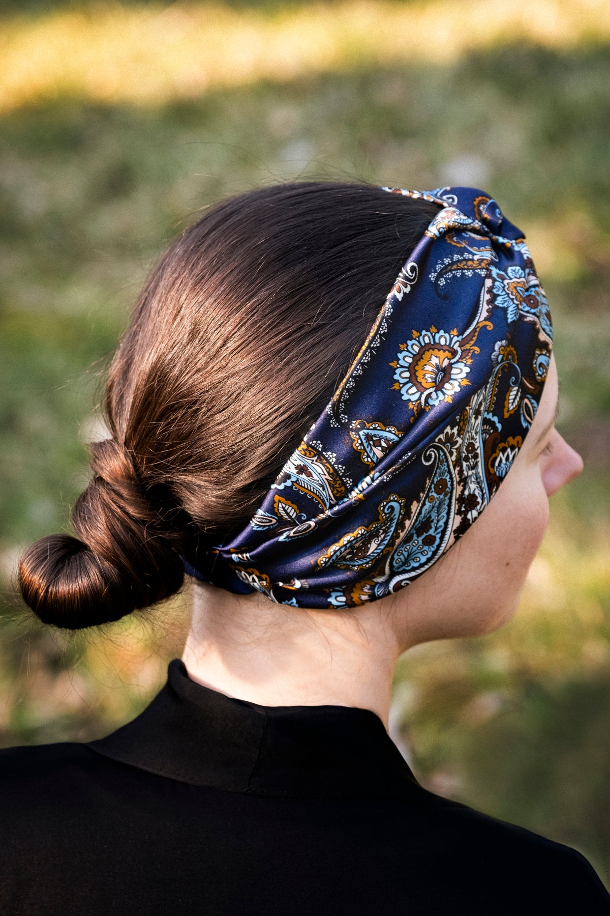 lullaby-granatowa-opaska-jedwabna-do-wlosow-z-wzorem-paisley.jpg