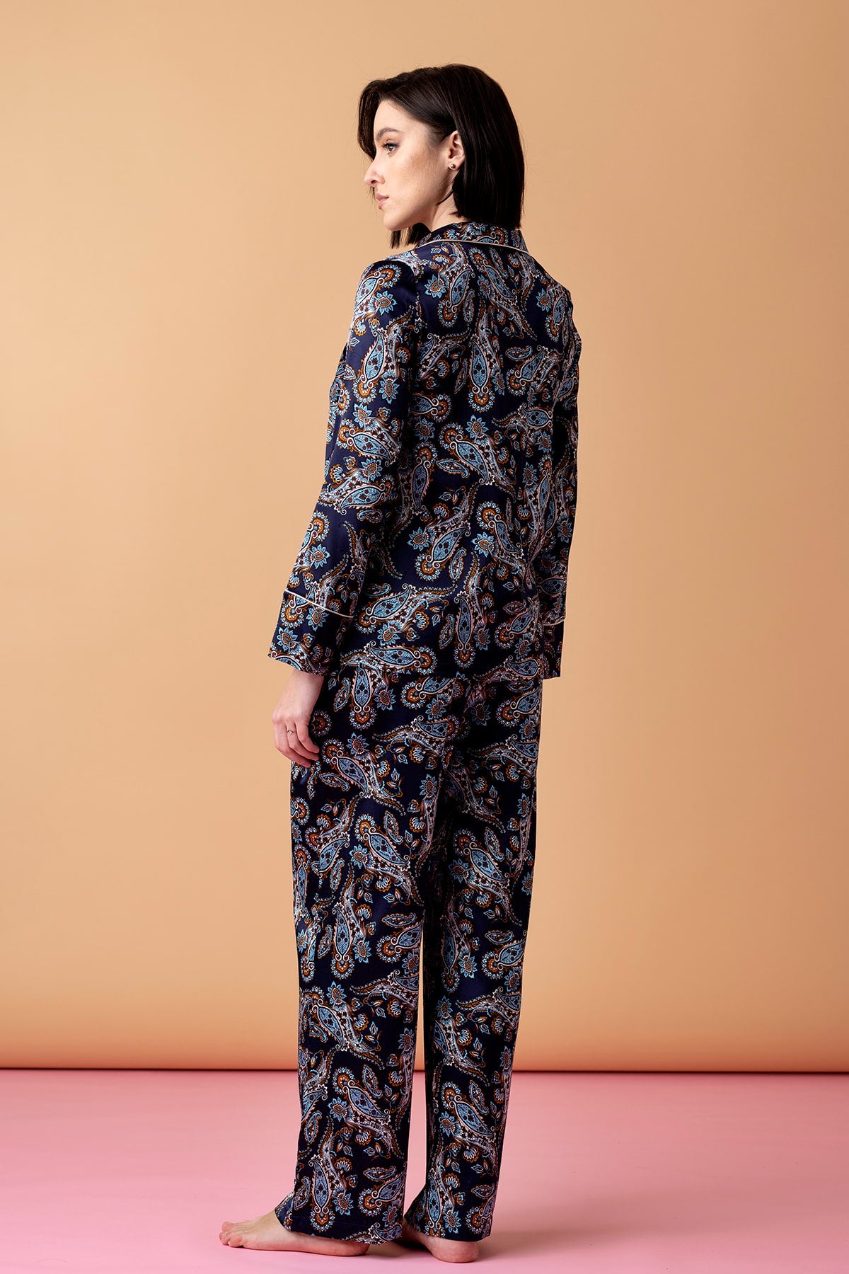 lullaby-pizama-wzor-paisley-dluga-jedwabna-granatowa.jpg