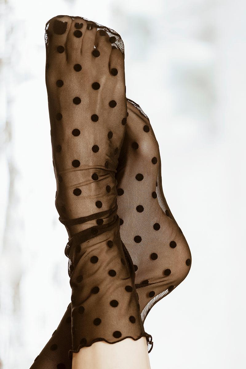 skarpetki-tiulowe-czarne-z-groszkowym-wzorem-zmyslowe.jpg